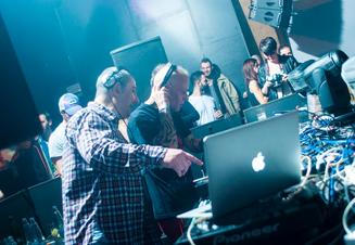 04_dj_loutka