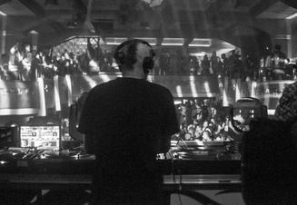 05_dj_loutka