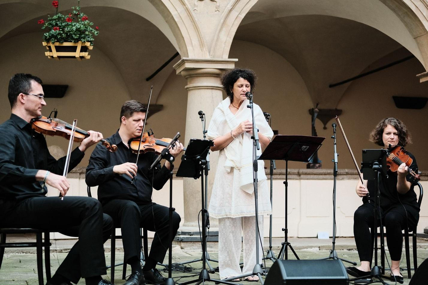 29. Iva Bittová & Mucha Quartet