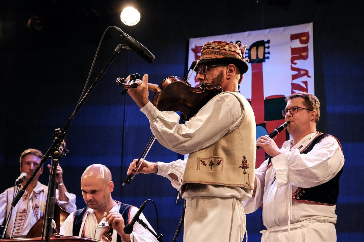 4. Horňácká muzika Petra Mičky