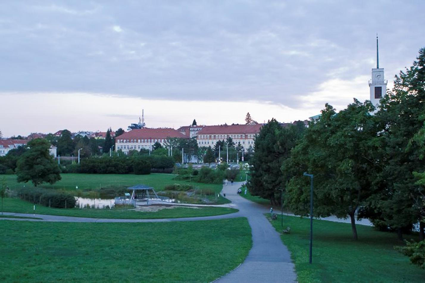 01_Hvezdarna_a_planetarium_Brno_12_09_2015