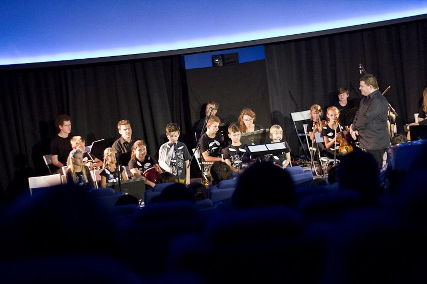 05_2_16_a_pol_vesmirna_odysea_12_09_2015_Hvezdarna_a_planetarium_Brno