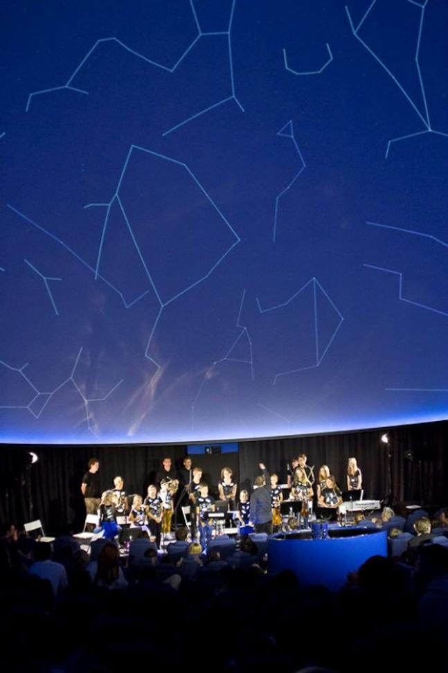 08_2_16_a_pol_vesmirna_odysea_12_09_2015_Hvezdarna_a_planetarium_Brno