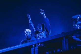 28_Chaismokers