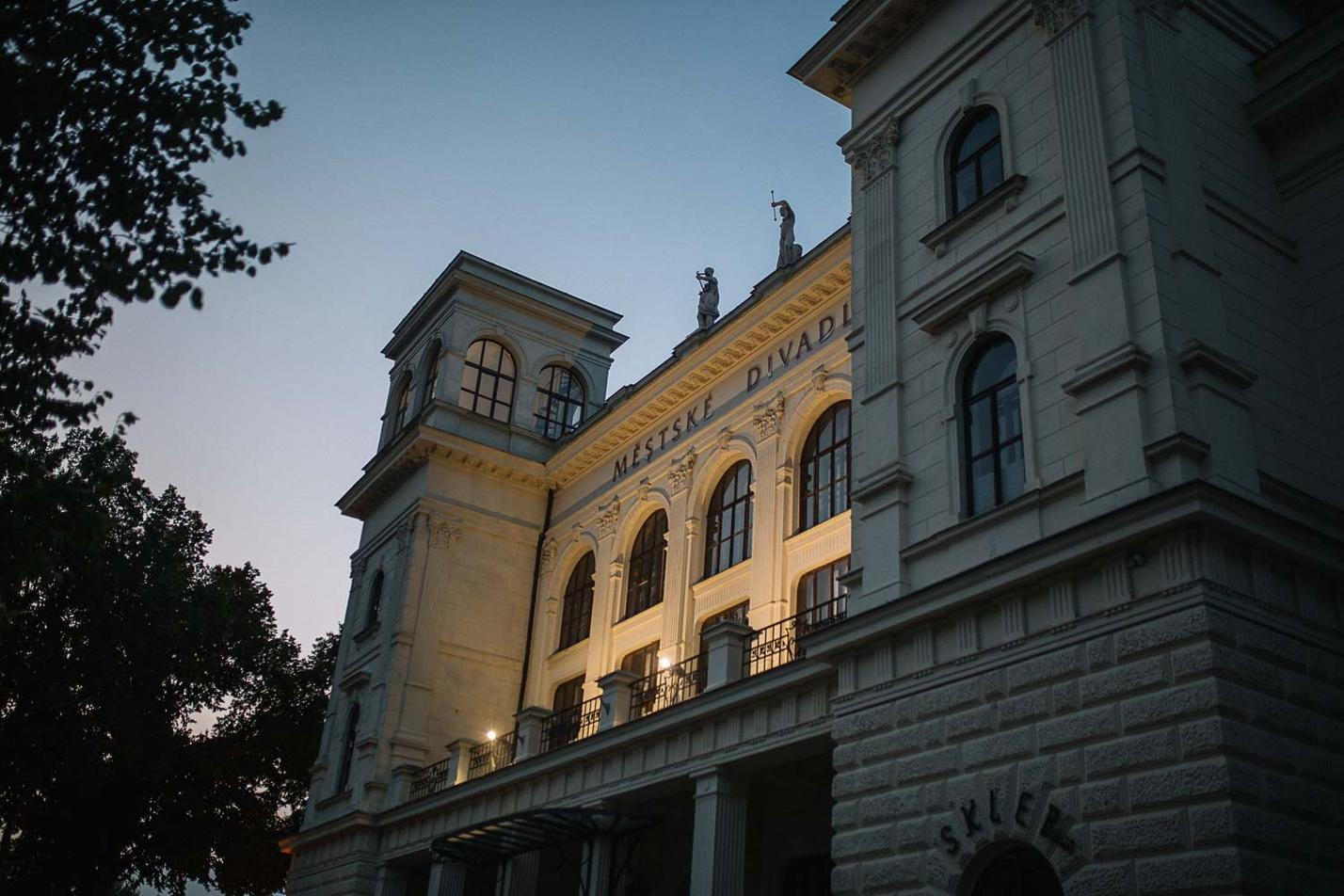 MESTSKE_DIVADLO