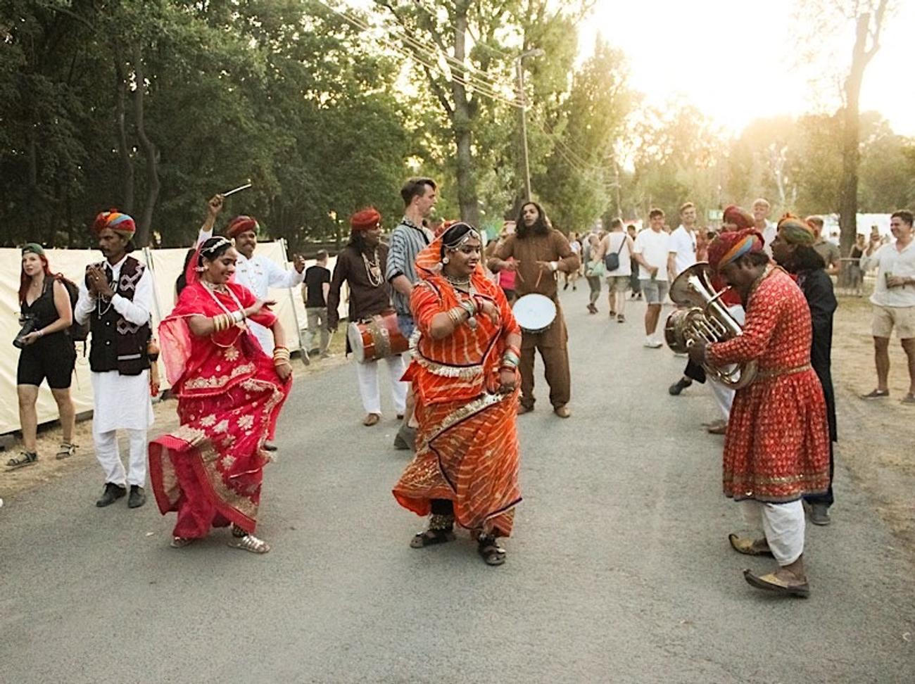 INDIAN_DANCERS_2