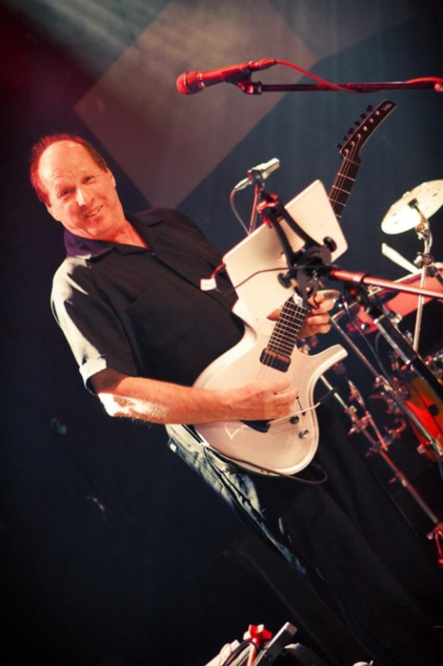 Adrian Belew 19