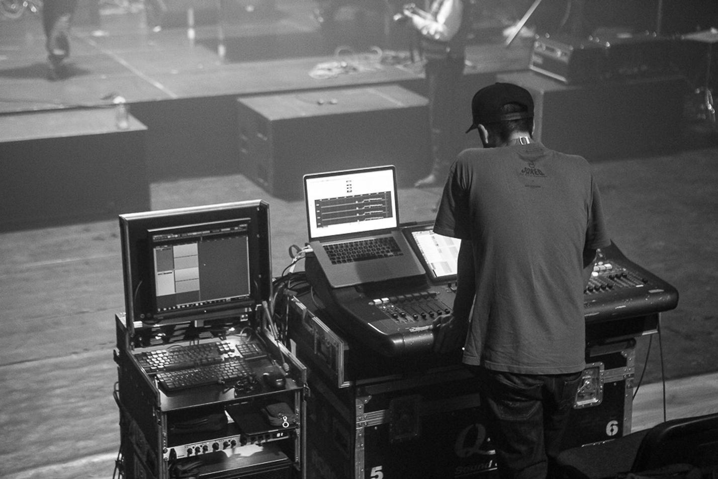10_The_Bug_And_Dylan_Carlson_24_11_2017_A4_Bratislava