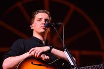 GEORGE_EZRA_4