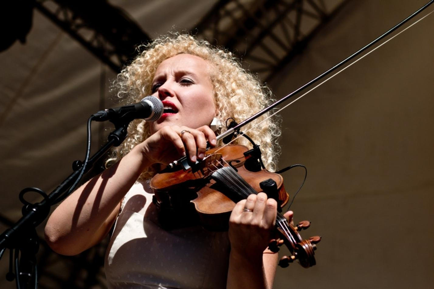 001CurlyStrings
