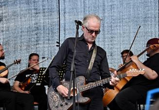 8-Mick Harvey + Amanda Acevedo