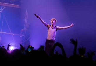 Troye Sivan (2)