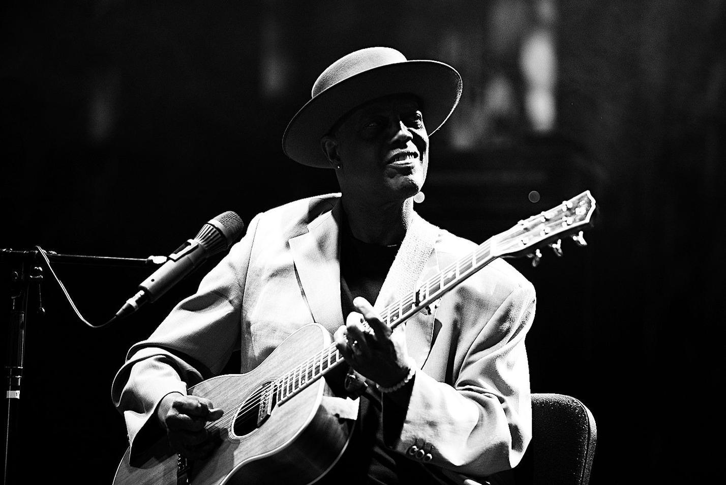 Eric Bibb