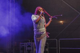 AUNTY RAYZOR (1)