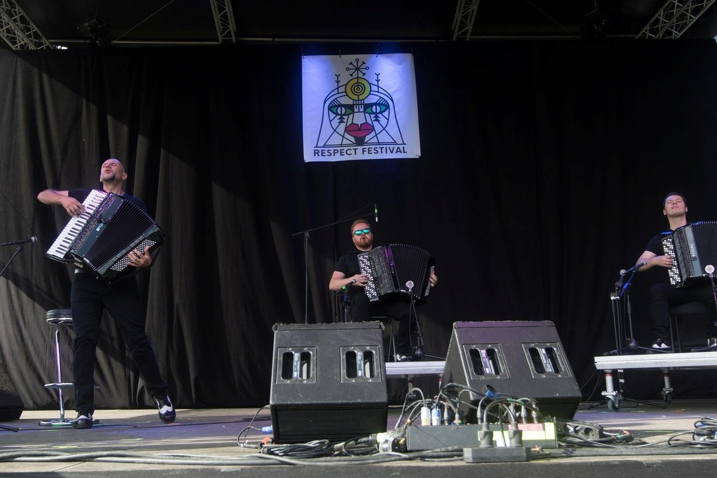 Motion trio
