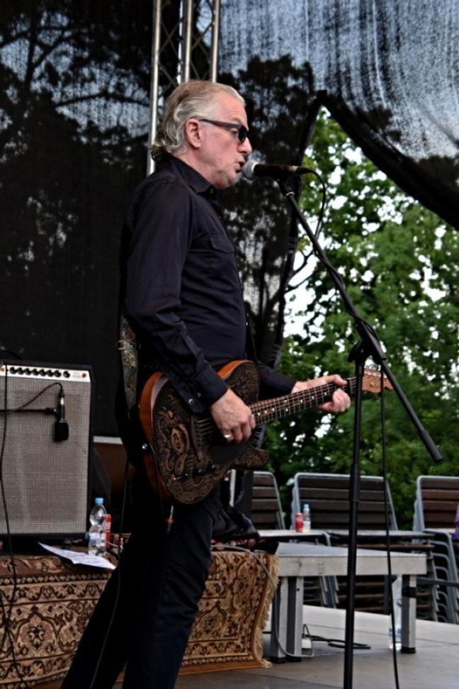 10-Mick Harvey + Amanda Acevedo