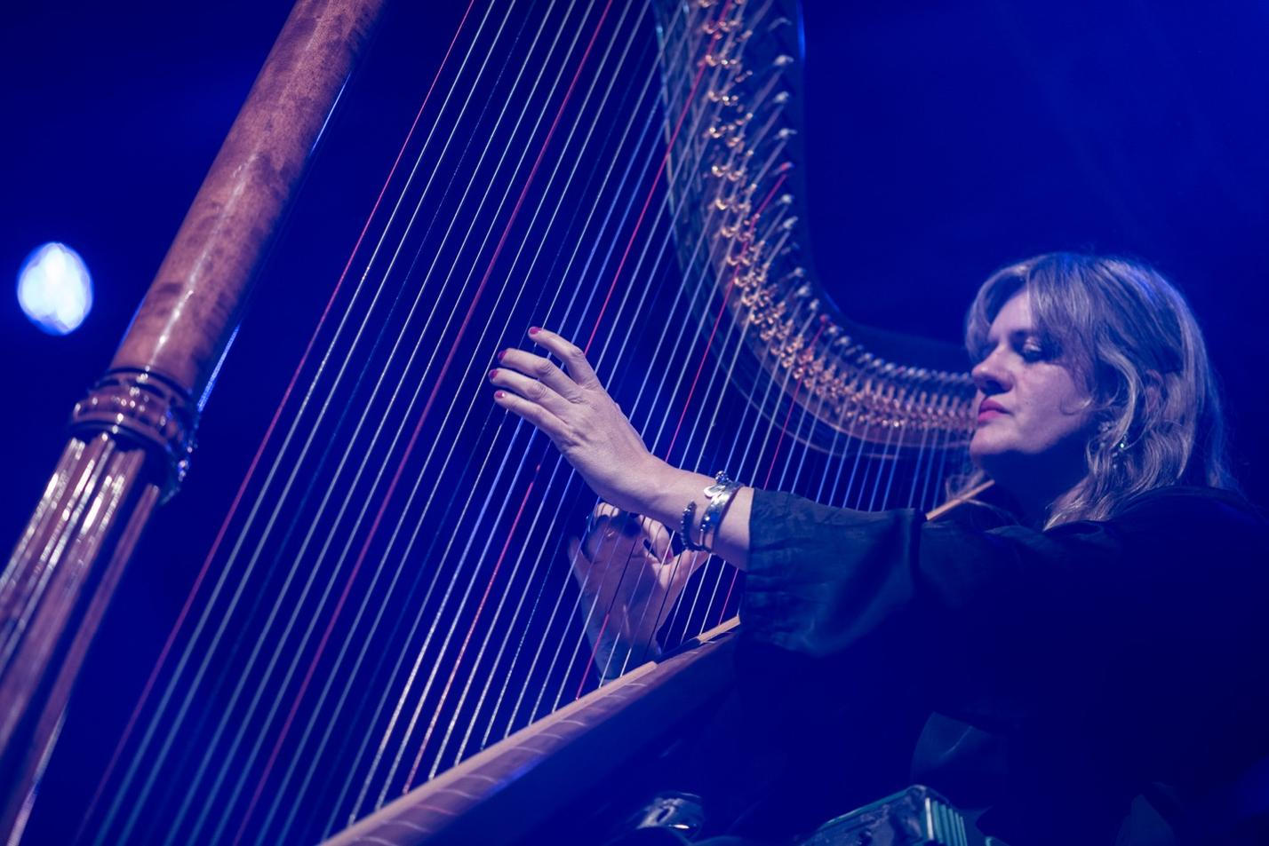 12_mary_lattimore_humming_amps_tt