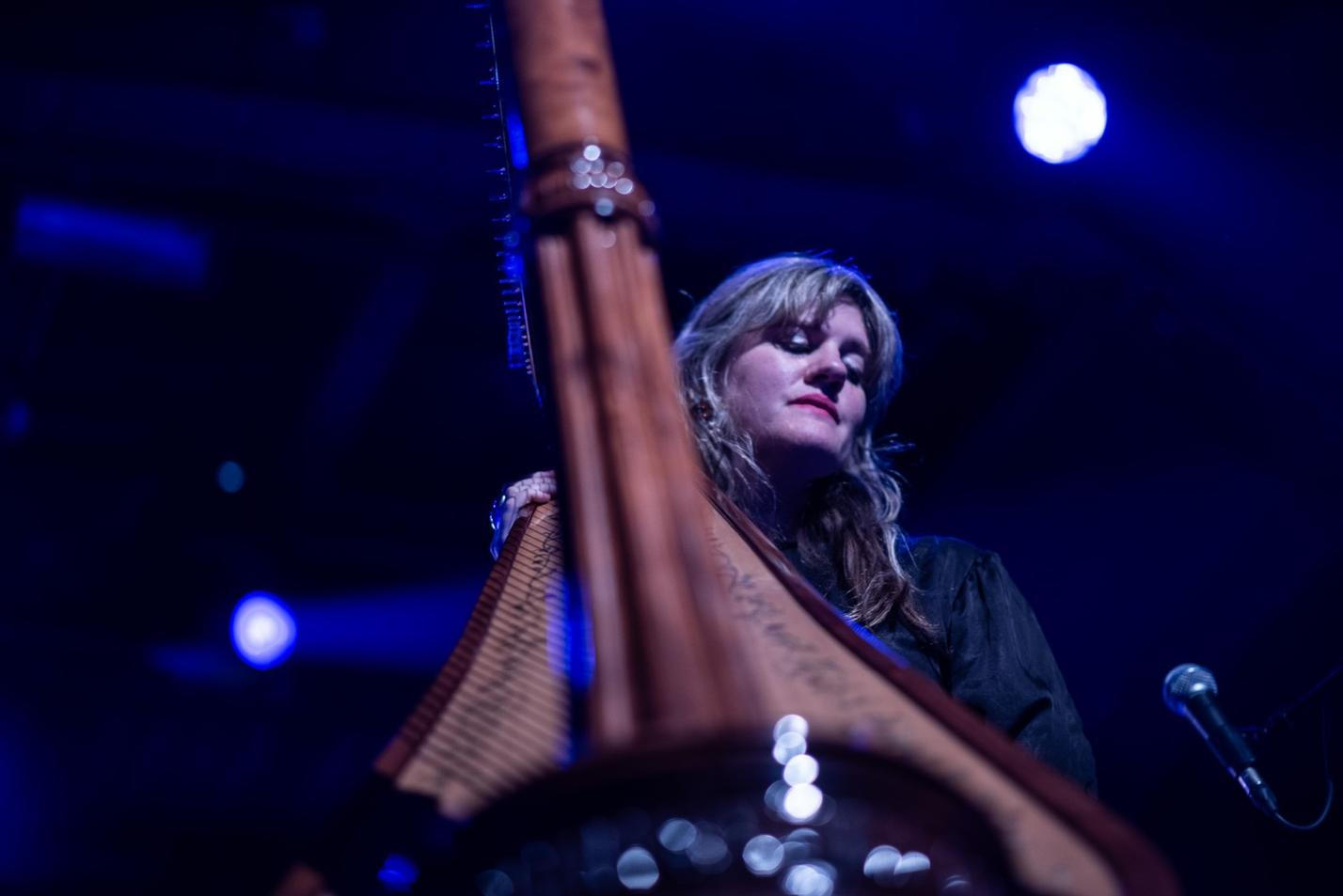 07mary_lattimore_humming_amps_tt