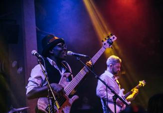 Richard Bona - 8383