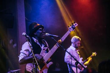 Richard Bona - 8383