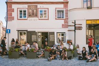 Madona + Tomáš Niesner + snidane + kafe