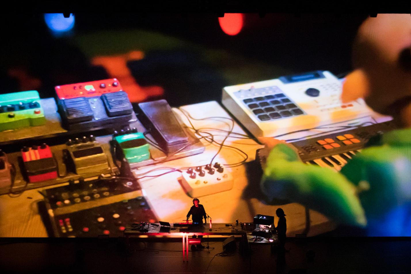 Oneohtrix Point Never  (1)