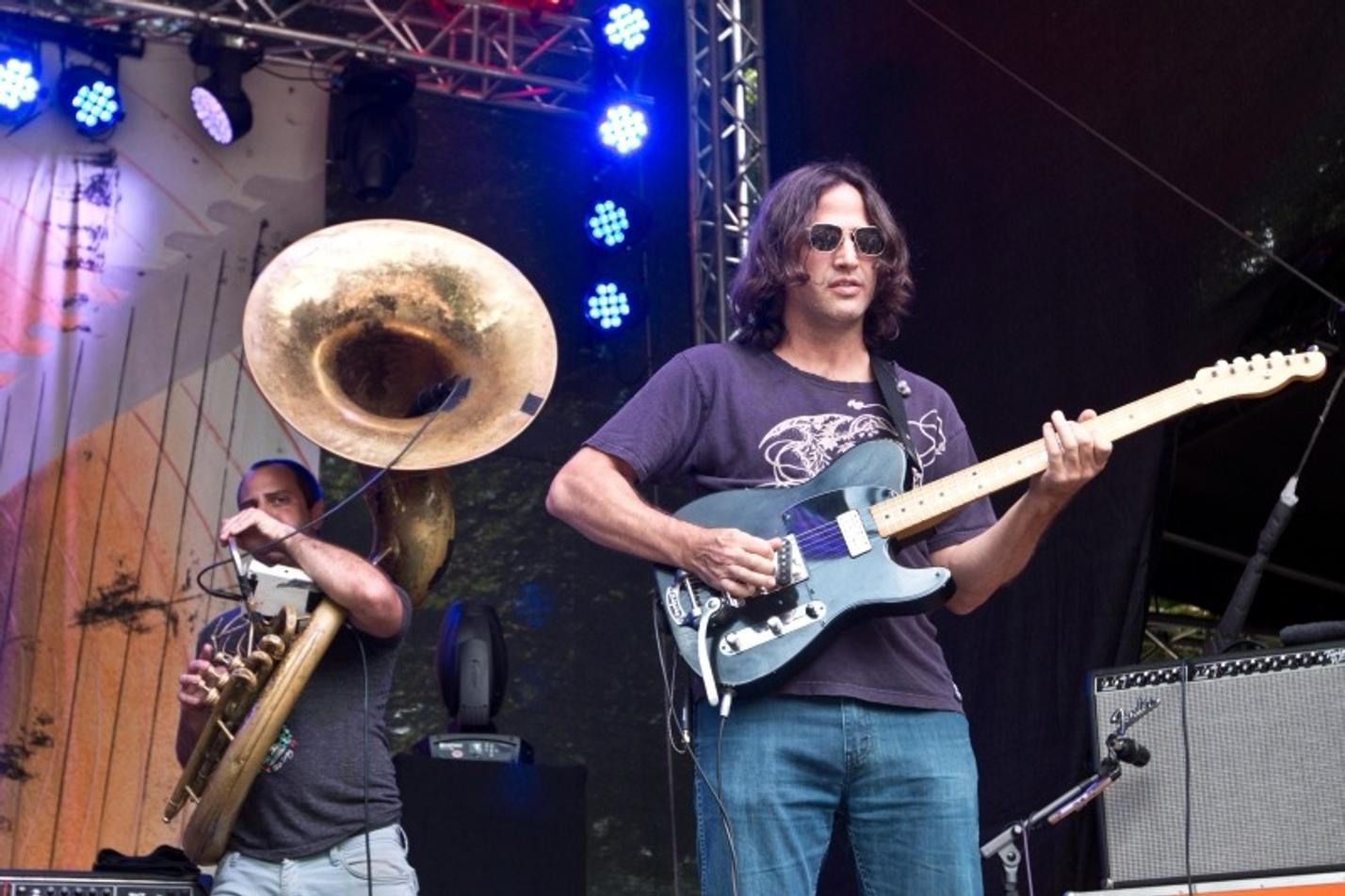 003RedBaraat