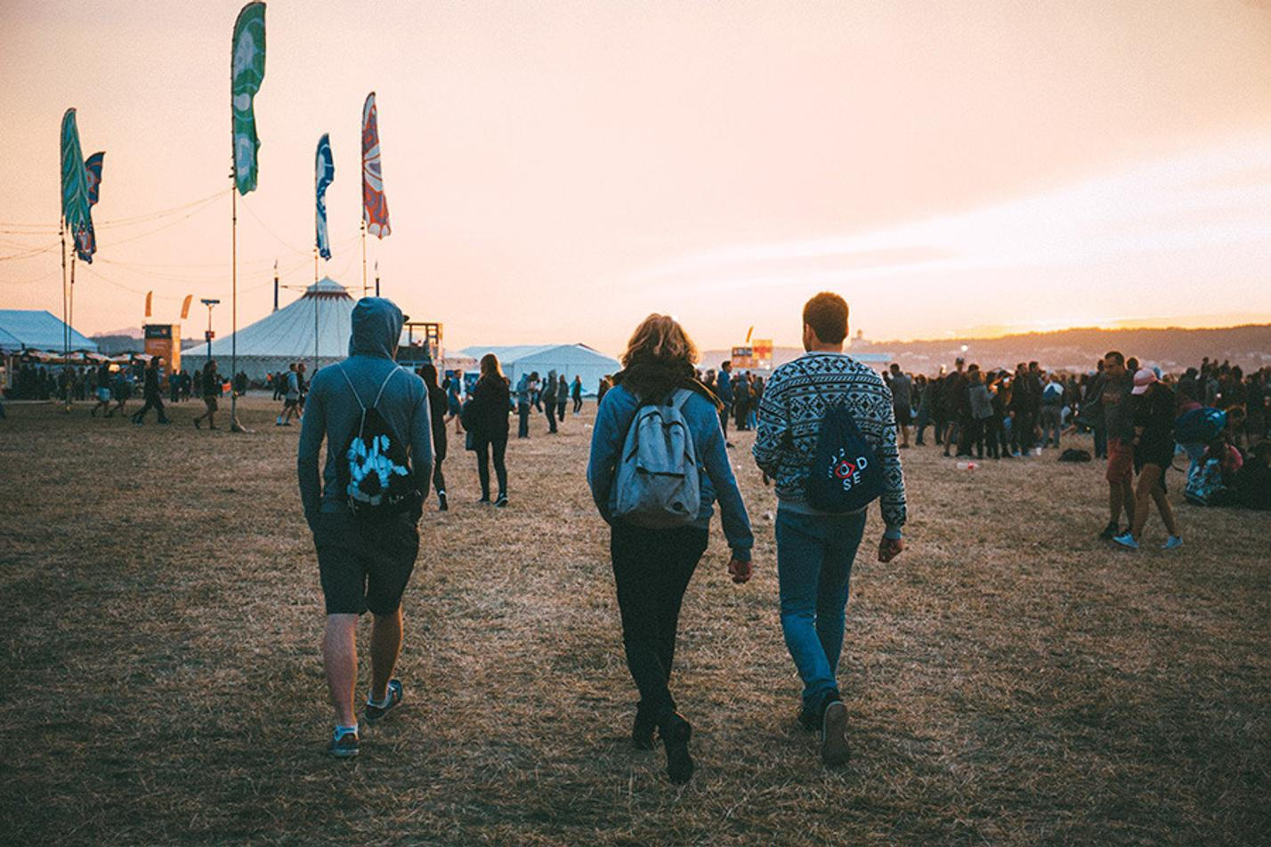 <3