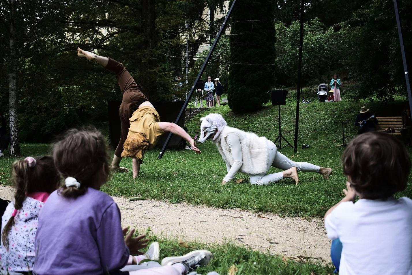 Feel the Universe Circus Company - Vlez v les 2
