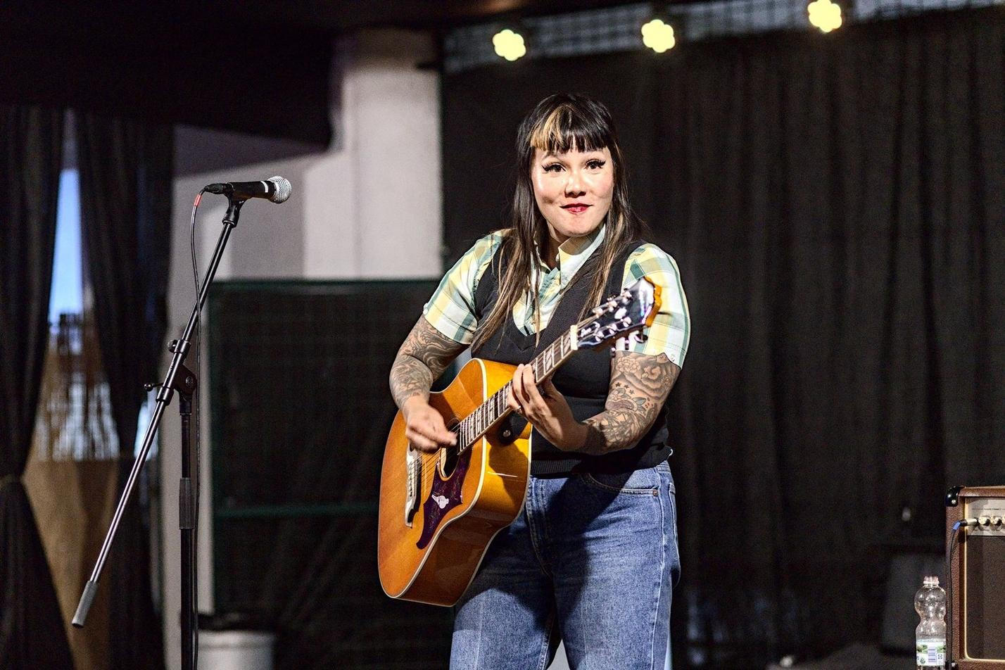JENNY_WOO_ACOUSTIC_1