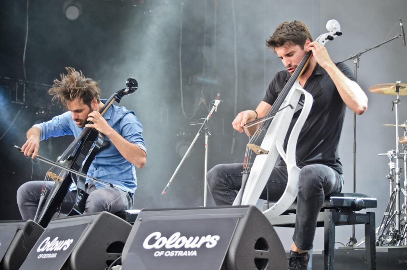 3263_2cellos