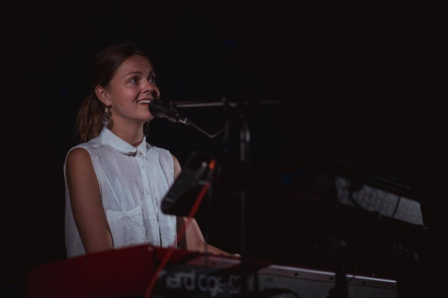 bára zmeková_