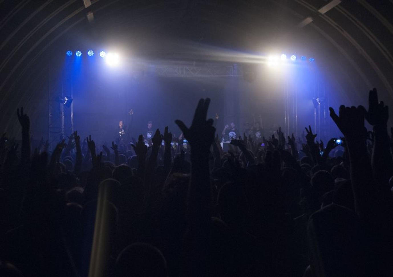 34_HHK_ONYX_CROWD