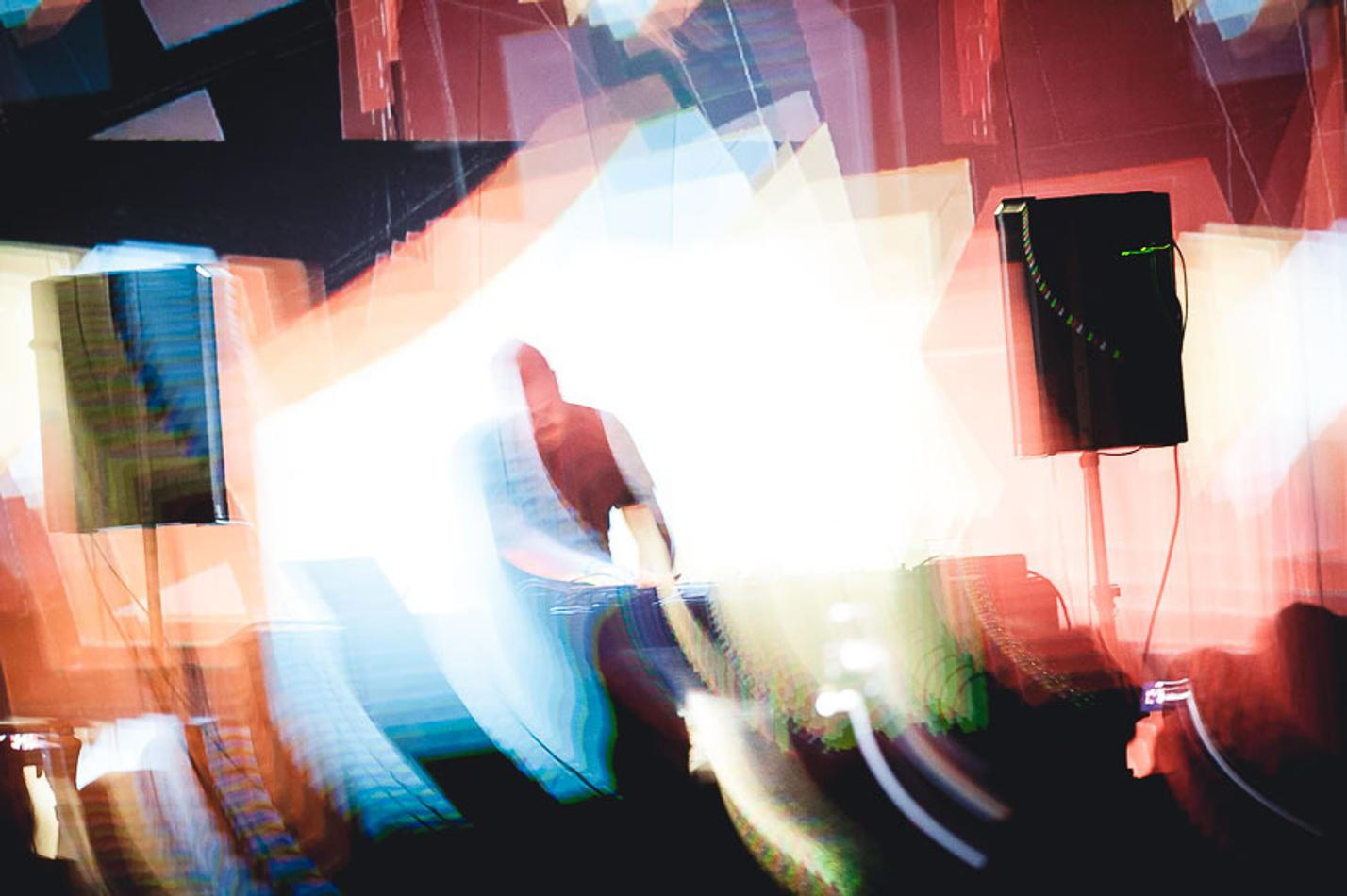 Com Truise (5)