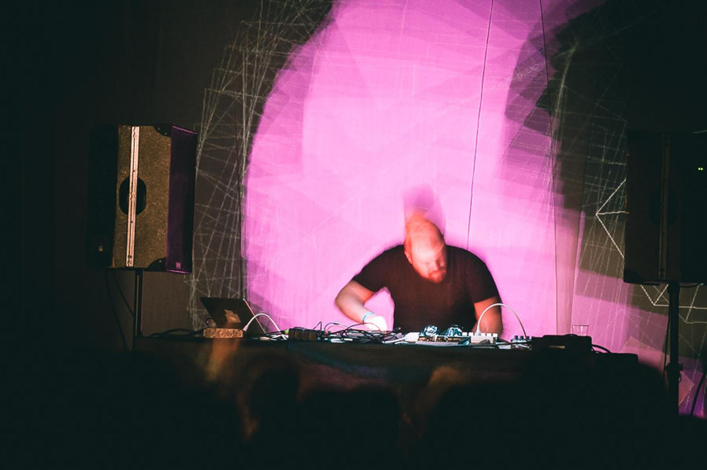 Com Truise (6)