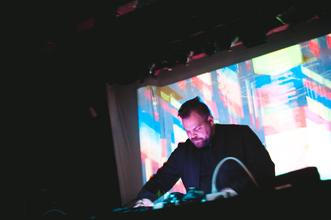 Com Truise (2)
