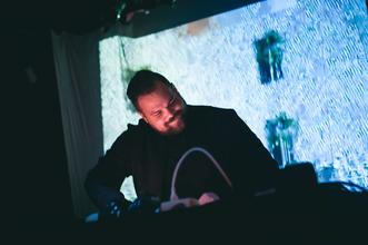 Com Truise (1)