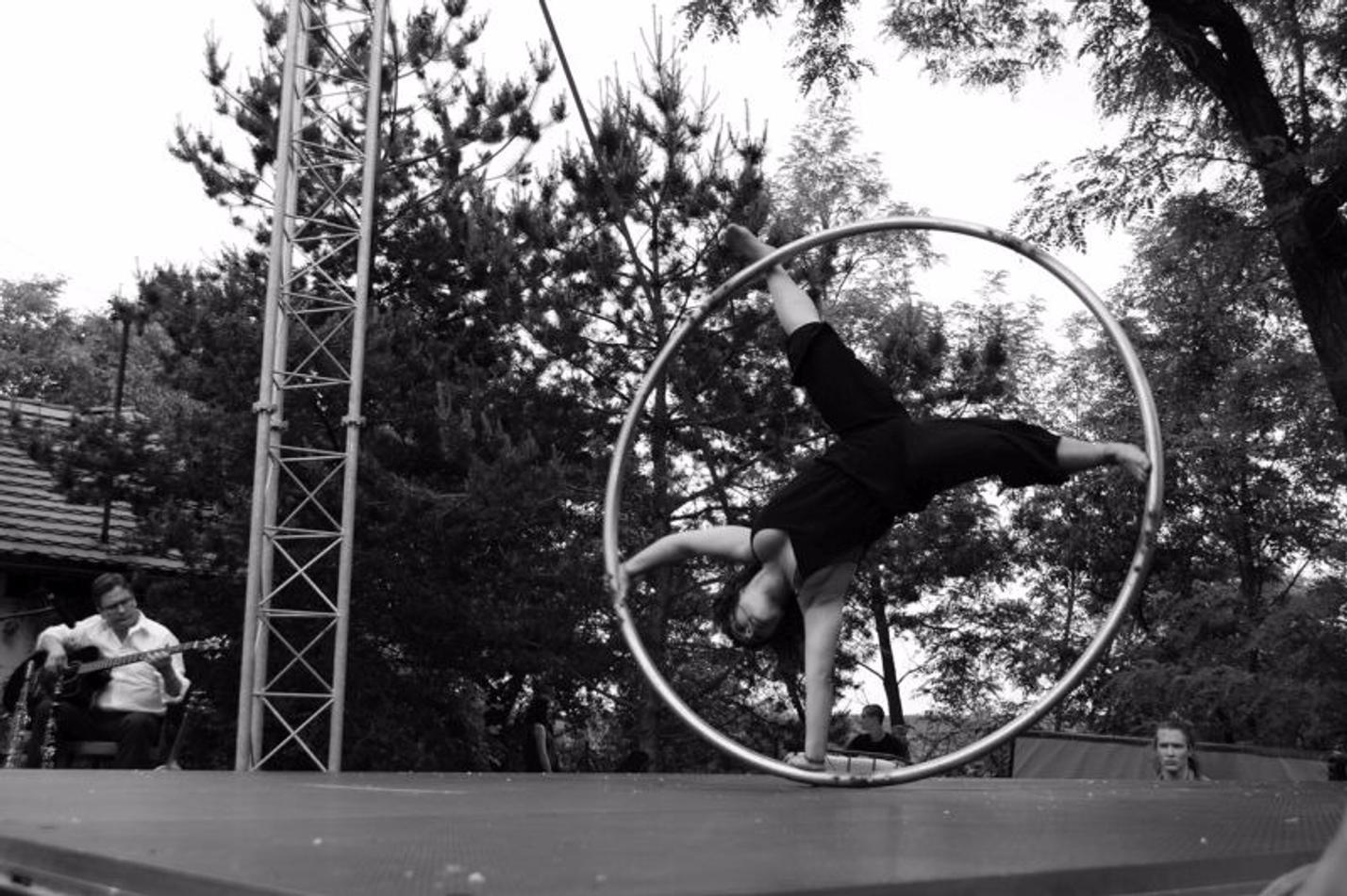 Feel The Universe Circus Company