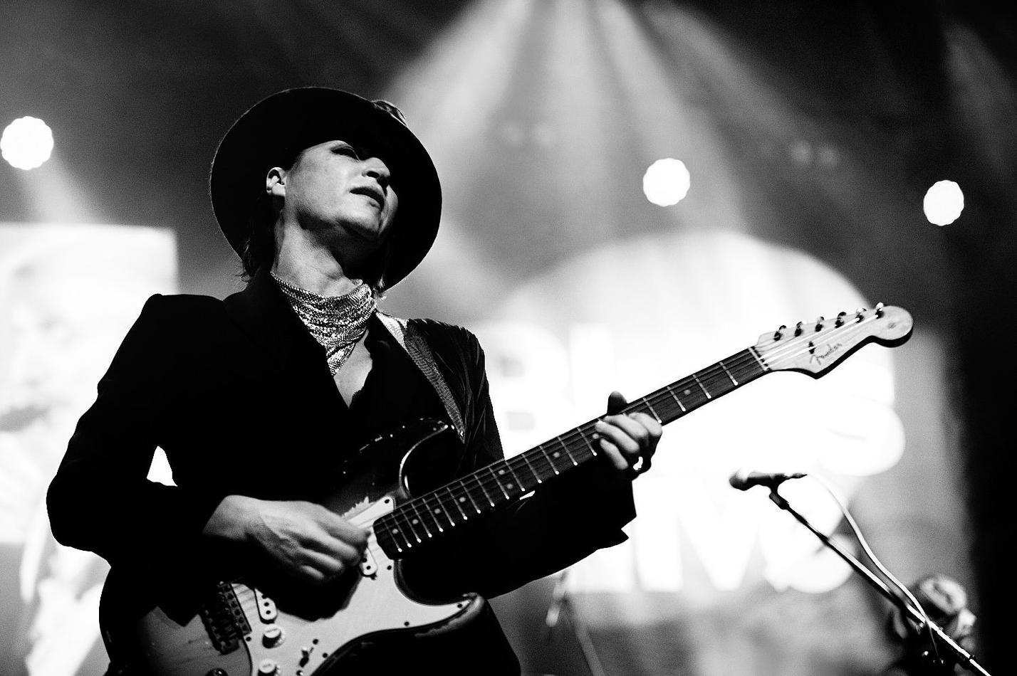 ANA POPOVIC 1