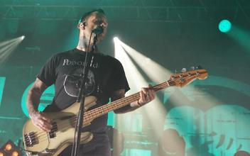 06_Rise Against