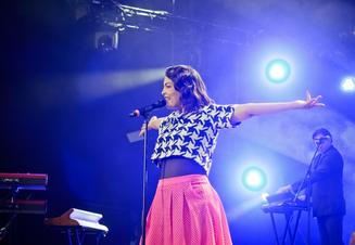 2795_caro_emerald