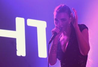 Chrysta Bell 1 (1)