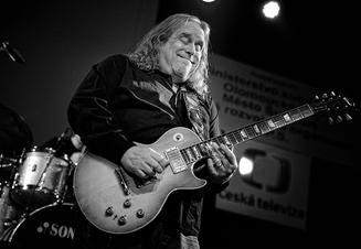 Warren_Haynes_Blues_Alive_03