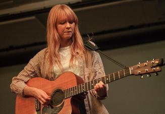 Lucy Rose 3