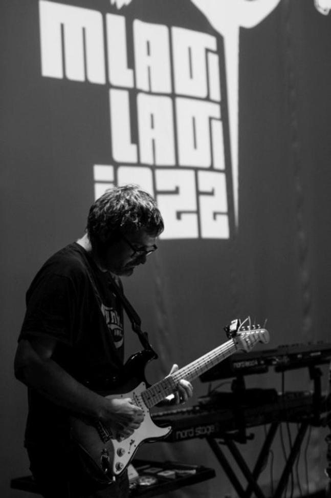 008_FunkyCorporation