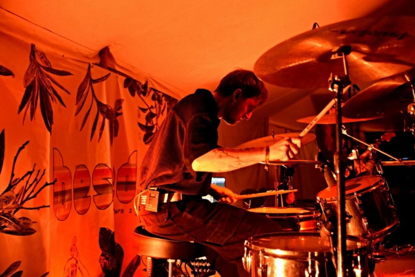 18-Viktor Ori & Band