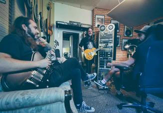 Acid Row ve studiu 8