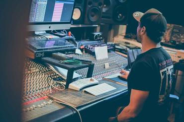 Acid Row ve studiu 1