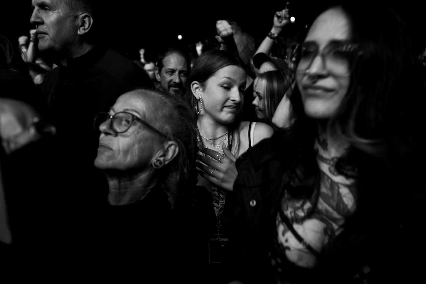 fans (26)
