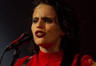 anna_calvi_2